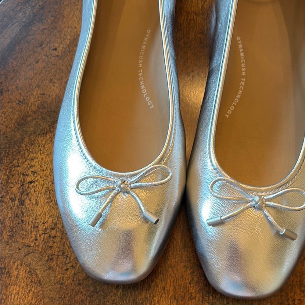 NWB FitFlop Delicato Silver Ballet Flats - Picture 2 of 5